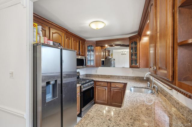 69-40 YELLOWSTONE Boulevard 108, Forest Hills, NY 11375