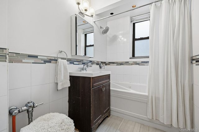 69-40 YELLOWSTONE Boulevard 108, Forest Hills, NY 11375