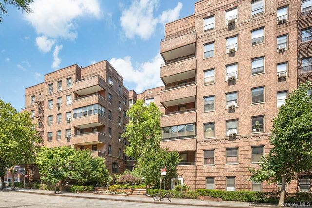 69-40 YELLOWSTONE Boulevard 108, Forest Hills, NY 11375