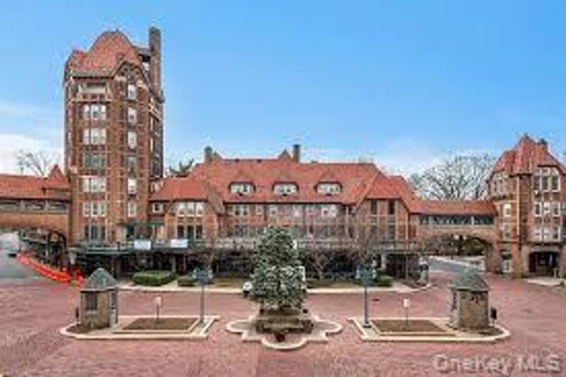 69-40 YELLOWSTONE Boulevard 108, Forest Hills, NY 11375