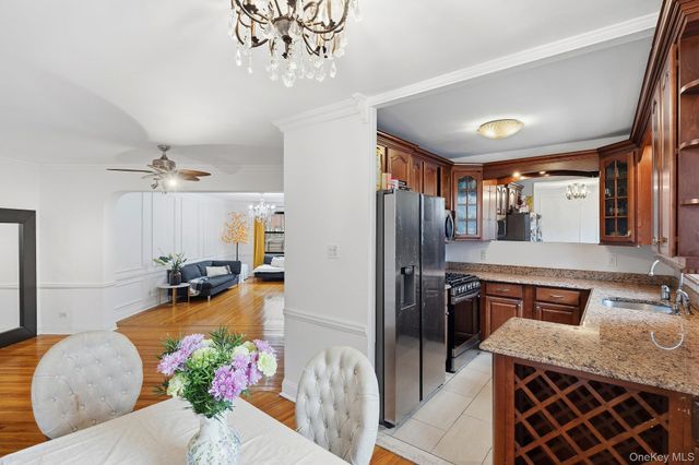 69-40 YELLOWSTONE Boulevard 108, Forest Hills, NY 11375