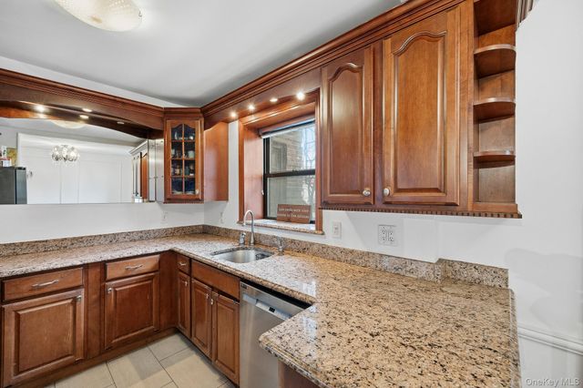 69-40 YELLOWSTONE Boulevard 108, Forest Hills, NY 11375