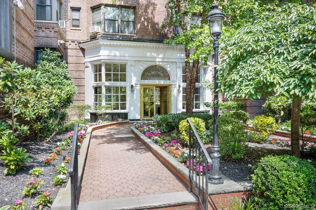69-40 YELLOWSTONE Boulevard 108, Forest Hills, NY 11375