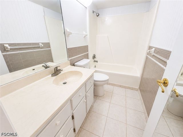 4116 SE 20th PL 102, Cape Coral, FL 33904