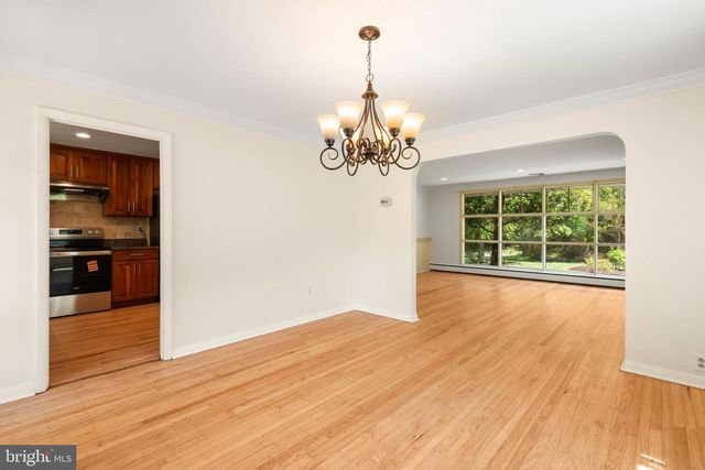 824 OLD EAGLE SCHOOL RD, Wayne, PA 19087