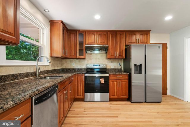 824 OLD EAGLE SCHOOL RD, Wayne, PA 19087