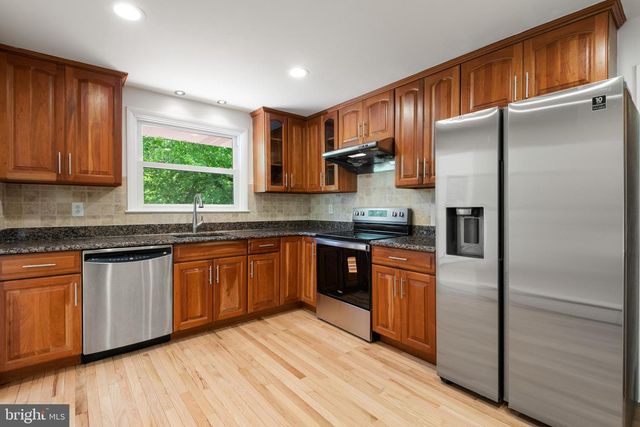 824 OLD EAGLE SCHOOL RD, Wayne, PA 19087