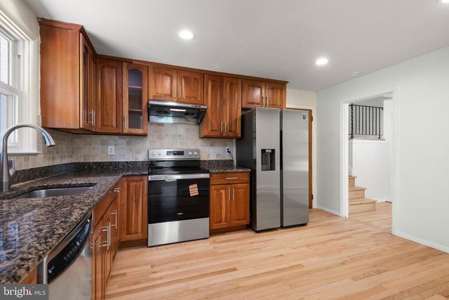 824 OLD EAGLE SCHOOL RD, Wayne, PA 19087
