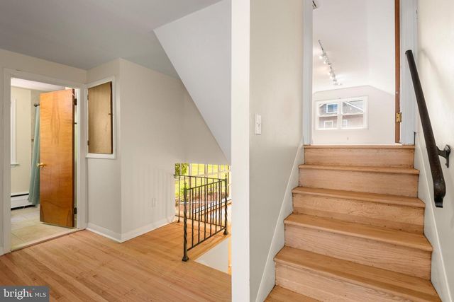824 OLD EAGLE SCHOOL RD, Wayne, PA 19087