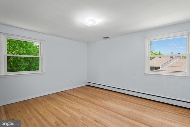 824 OLD EAGLE SCHOOL RD, Wayne, PA 19087