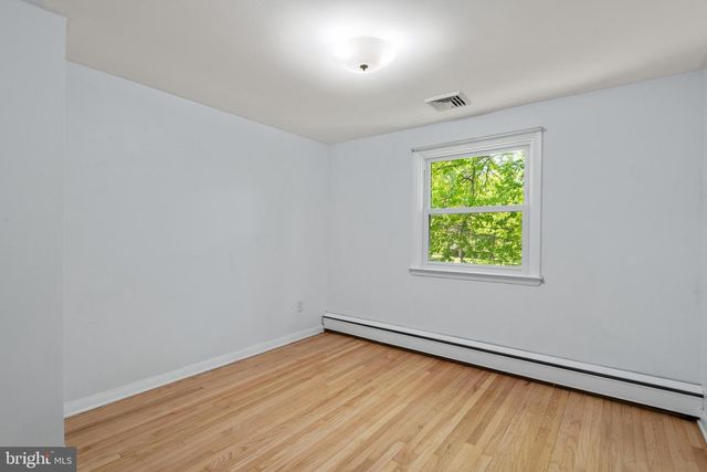 824 OLD EAGLE SCHOOL RD, Wayne, PA 19087