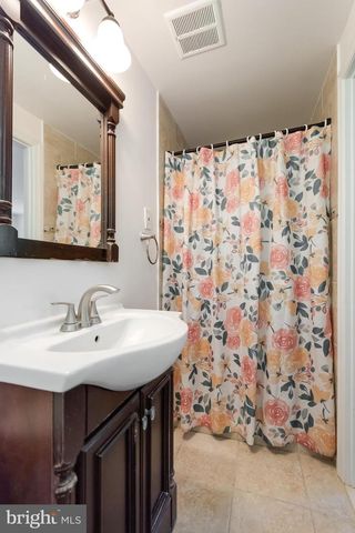 824 OLD EAGLE SCHOOL RD, Wayne, PA 19087