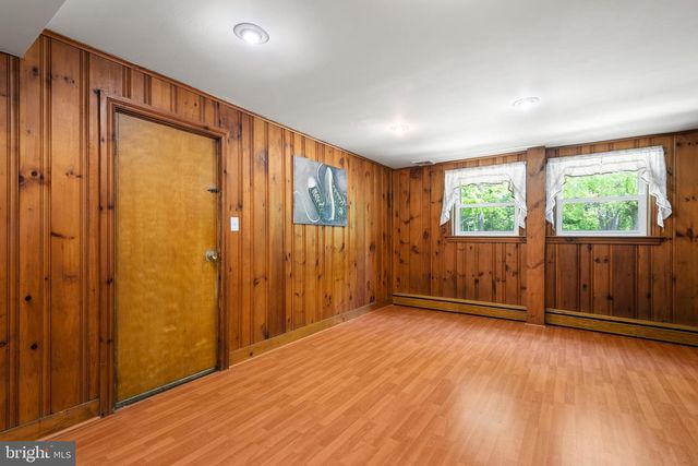 824 OLD EAGLE SCHOOL RD, Wayne, PA 19087