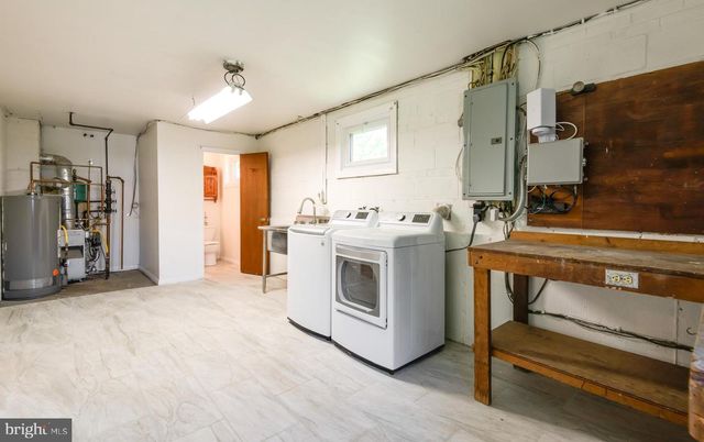 824 OLD EAGLE SCHOOL RD, Wayne, PA 19087