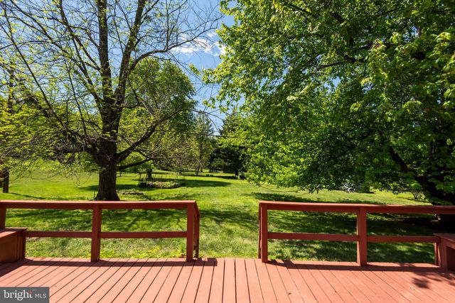 824 OLD EAGLE SCHOOL RD, Wayne, PA 19087