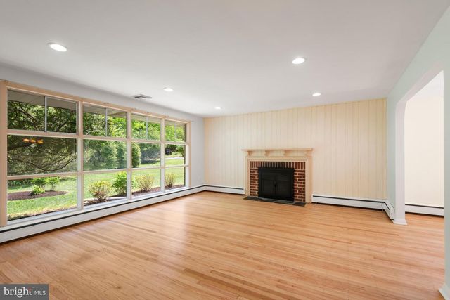 824 OLD EAGLE SCHOOL RD, Wayne, PA 19087