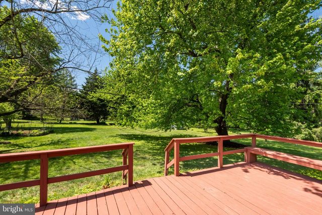 824 OLD EAGLE SCHOOL RD, Wayne, PA 19087