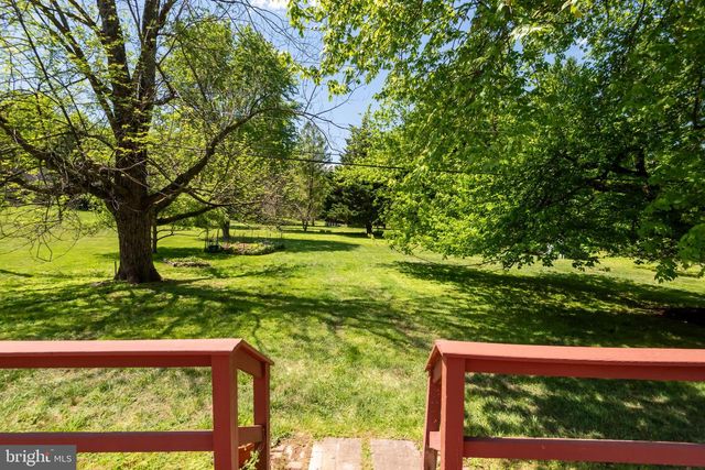 824 OLD EAGLE SCHOOL RD, Wayne, PA 19087