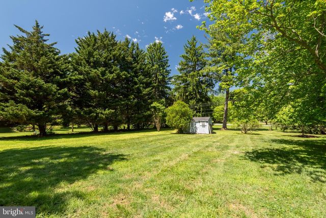 824 OLD EAGLE SCHOOL RD, Wayne, PA 19087