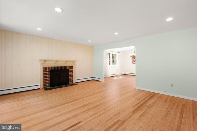 824 OLD EAGLE SCHOOL RD, Wayne, PA 19087