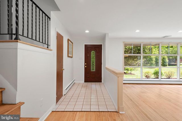 824 OLD EAGLE SCHOOL RD, Wayne, PA 19087