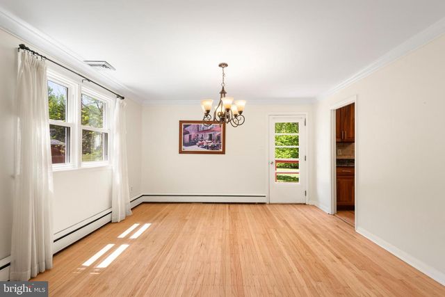 824 OLD EAGLE SCHOOL RD, Wayne, PA 19087
