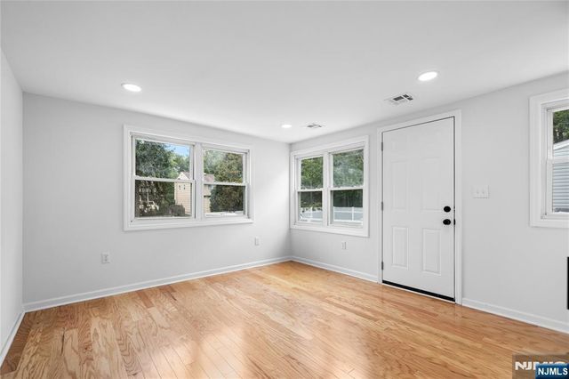 206 Linden Avenue, Verona, NJ 07044
