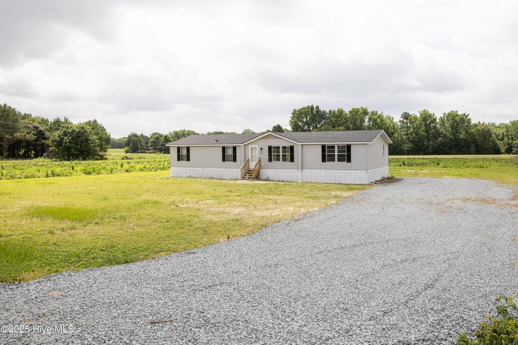 446 Browns Church, Clinton, NC 28328