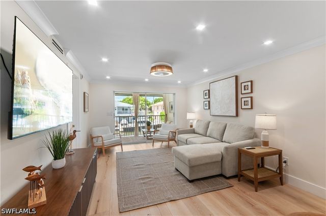 1686 Blue Point AVE B9, Naples, FL 34102