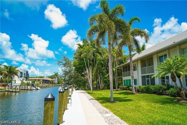 1686 Blue Point AVE B9, Naples, FL 34102