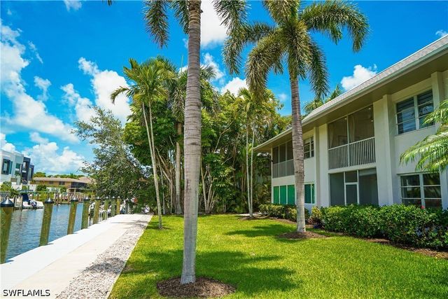 1686 Blue Point AVE B9, Naples, FL 34102
