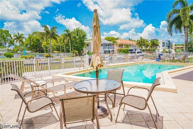 1686 Blue Point AVE B9, Naples, FL 34102