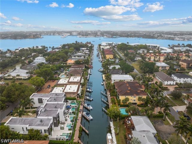 1686 Blue Point AVE B9, Naples, FL 34102