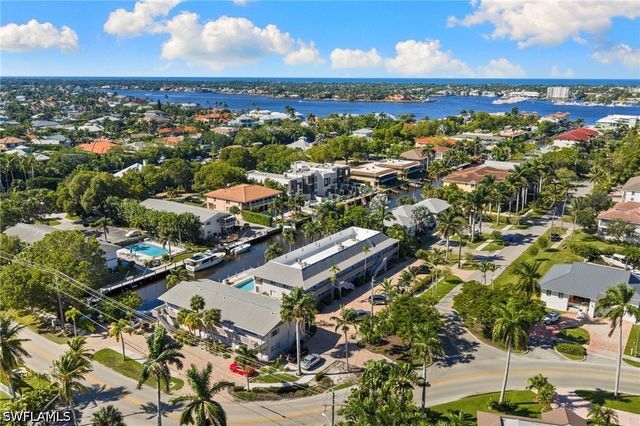 1686 Blue Point AVE B9, Naples, FL 34102