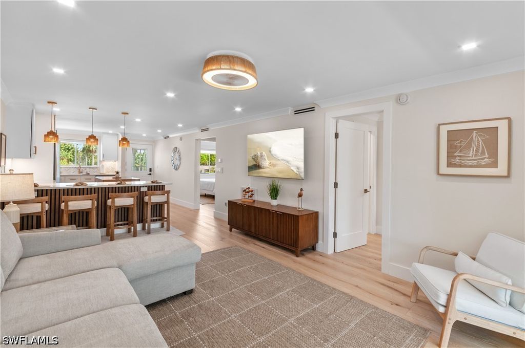 1686 Blue Point AVE B9, Naples, FL 34102
