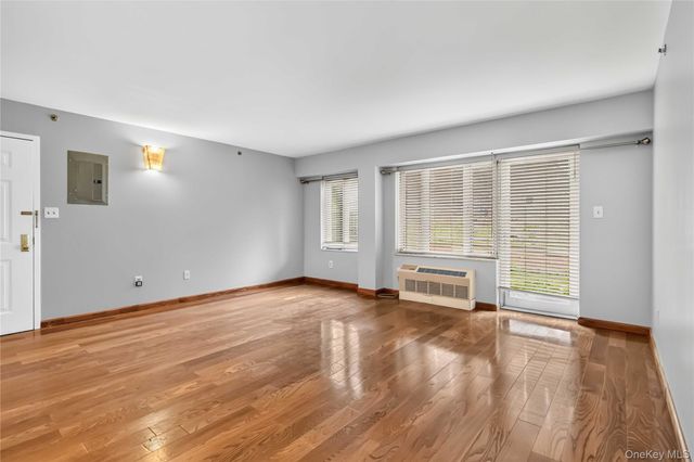 6434 Grand Central Parkway 1E, Forest Hills, NY 11375