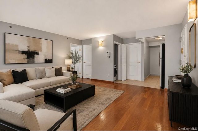 6434 Grand Central Parkway 1E, Forest Hills, NY 11375