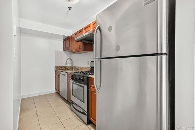 6434 Grand Central Parkway 1E, Forest Hills, NY 11375
