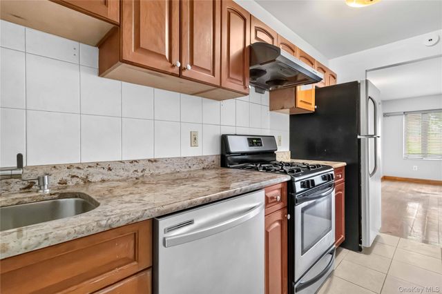 6434 Grand Central Parkway 1E, Forest Hills, NY 11375