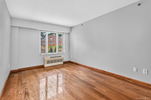 6434 Grand Central Parkway 1E, Forest Hills, NY 11375