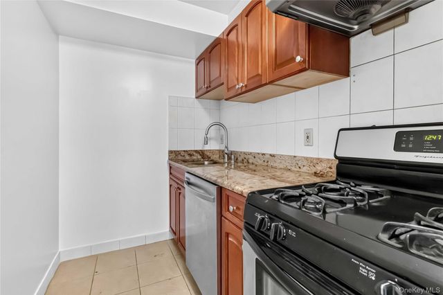 6434 Grand Central Parkway 1E, Forest Hills, NY 11375