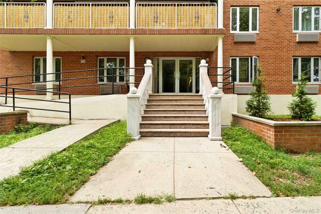6434 Grand Central Parkway 1E, Forest Hills, NY 11375
