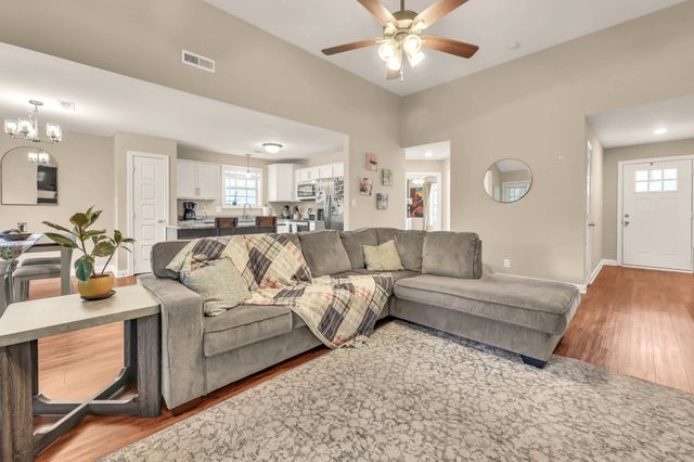 1213 Old Charlotte Trce, Clarksville, TN 37040