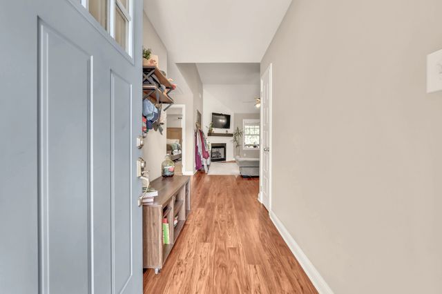 1213 Old Charlotte Trce, Clarksville, TN 37040