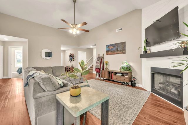 1213 Old Charlotte Trce, Clarksville, TN 37040