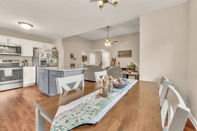 1213 Old Charlotte Trce, Clarksville, TN 37040