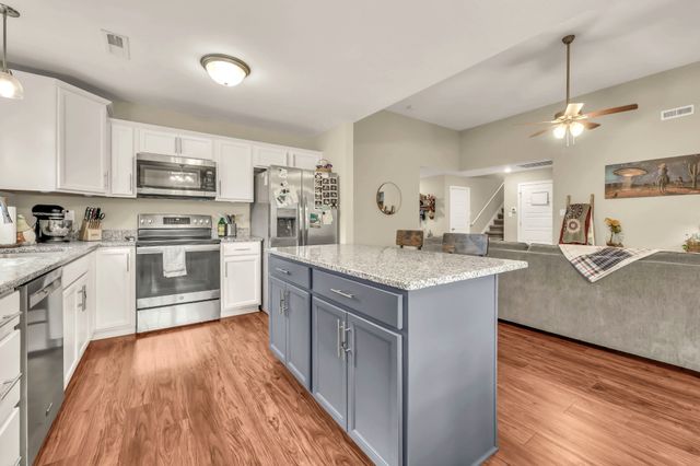1213 Old Charlotte Trce, Clarksville, TN 37040