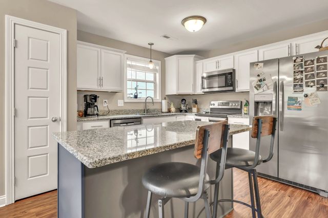 1213 Old Charlotte Trce, Clarksville, TN 37040