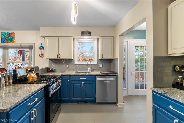 20520 Detroit Road, Rocky River, OH 44116