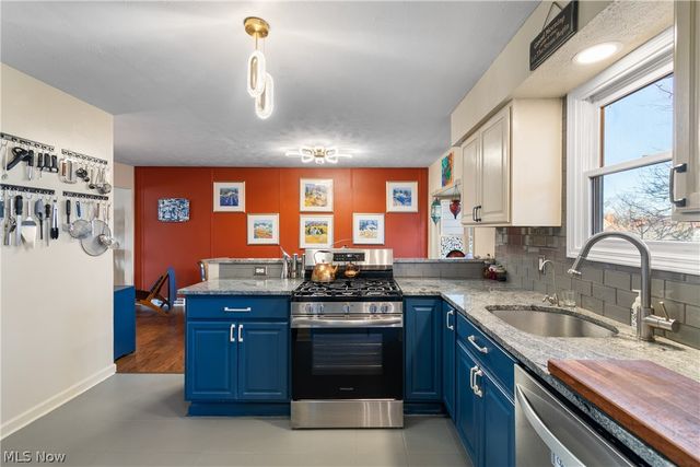 20520 Detroit Road, Rocky River, OH 44116